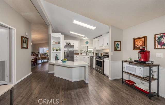 5001 W Florida Avenue, Hemet CA: https://media.crmls.org/medias/ddc09ce4-97c3-4c52-b11c-b098bcce88dc.jpg