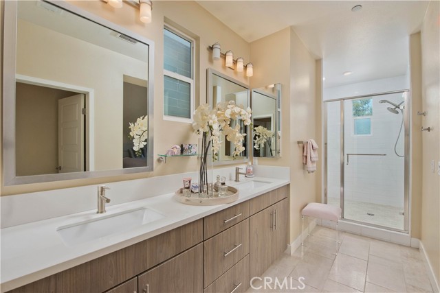 Detail Gallery Image 9 of 23 For 6749 W Gill, Los Angeles,  CA 90068 - 3 Beds | 3/1 Baths