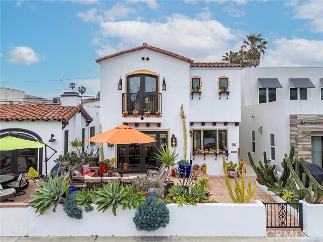69 Santa Ana Avenue, Long Beach CA: https://media.crmls.org/medias/ddc19f0b-b2e5-4d90-aef4-12e359dde7e0.jpg