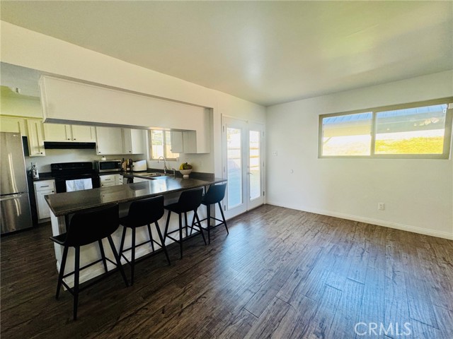 Detail Gallery Image 13 of 28 For 5308 Eastridge Ct, Bakersfield,  CA 93306 - 3 Beds | 2/1 Baths