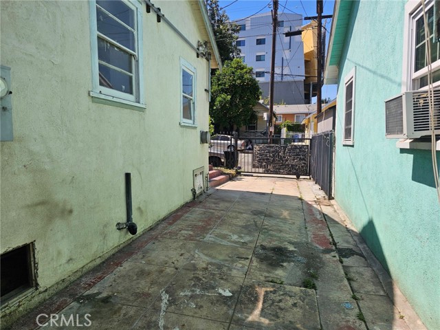 224 N Bixel, Los Angeles CA: https://media.crmls.org/medias/ddc259ef-ac11-4bb9-b4ba-ce7c7effc4fa.jpg