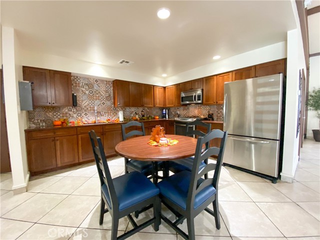 Detail Gallery Image 25 of 32 For 2140 Mentone Blvd #63,  Mentone,  CA 92359 - 3 Beds | 2 Baths