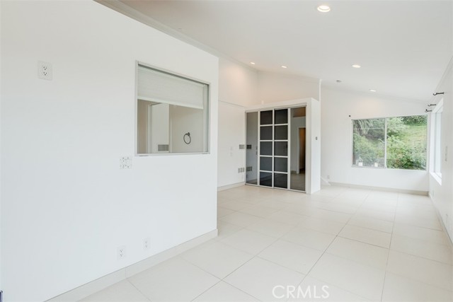 11354 Sunshine Terrace, Studio City CA: https://media.crmls.org/medias/ddc37ac7-e03c-4cbe-bdb3-b1069d2a37d0.jpg