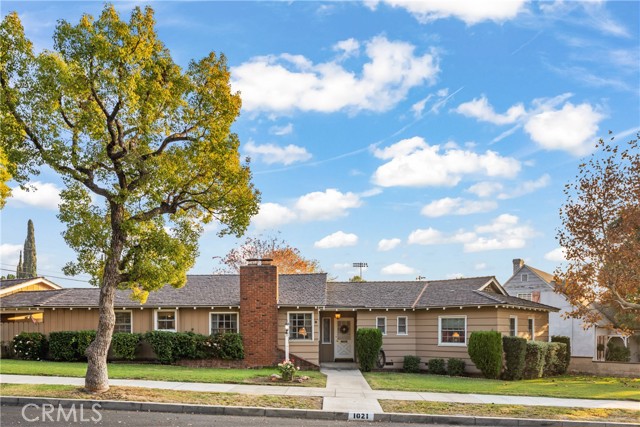 Detail Gallery Image 1 of 51 For 1021 East Ave, Burbank,  CA 91504 - 2 Beds | 2/1 Baths