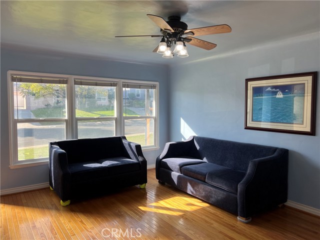 Detail Gallery Image 3 of 15 For 8414 Bleriot Ave, Los Angeles,  CA 90045 - 3 Beds | 3 Baths