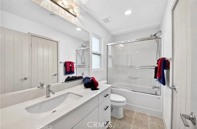 Detail Gallery Image 9 of 9 For 809 Anaheim Blvd #106,  Anaheim,  CA 92805 - 3 Beds | 2/1 Baths