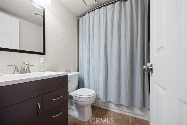 Detail Gallery Image 2 of 29 For 1919 E Beverly Way, Long Beach,  CA 90802 - 2 Beds | 2 Baths