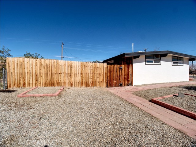 Detail Gallery Image 5 of 30 For 5960 Park Bld, Joshua Tree,  CA 92252 - 3 Beds | 2 Baths