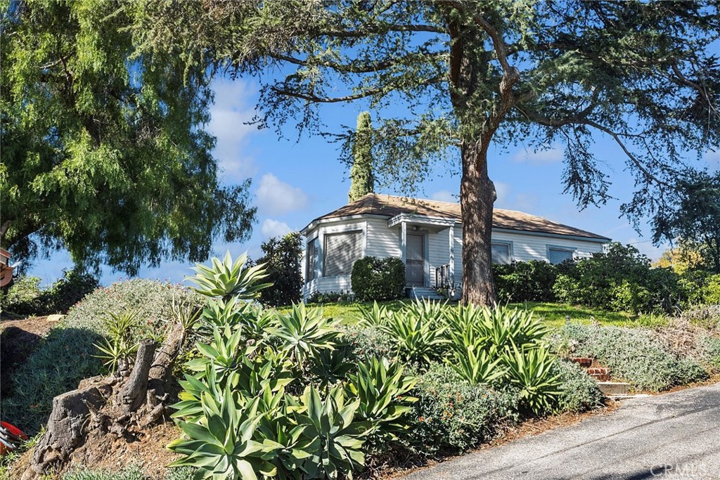 1473 Vista Del Valle Way