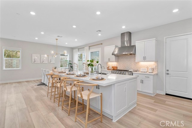 Detail Gallery Image 9 of 74 For 27018 California Ct, Valencia,  CA 91381 - 4 Beds | 4/1 Baths