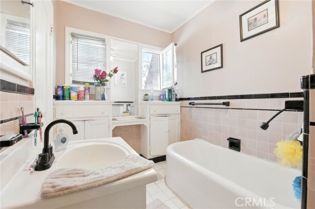 Detail Gallery Image 28 of 38 For 1912 W 76th St, Los Angeles,  CA 90047 - 3 Beds | 1/1 Baths
