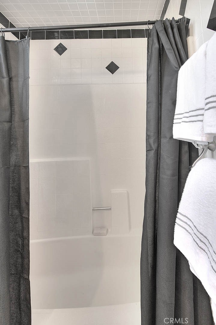https://media.crmls.org/medias/ddc715eb-3150-4922-bcf3-d45f59126201.jpg?preset=X-Large