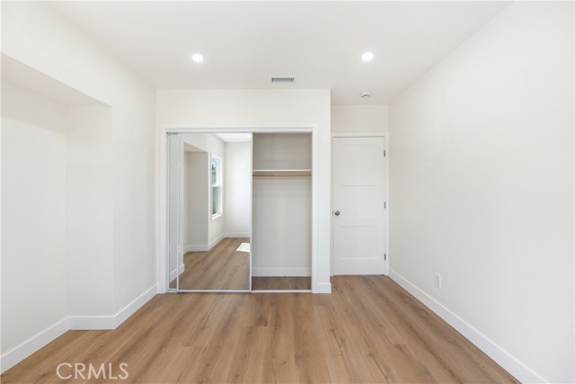 1027 E 10th St, Long Beach CA: https://media.crmls.org/medias/ddc81876-ee4f-4f3e-b77d-0347b0e18777.jpg