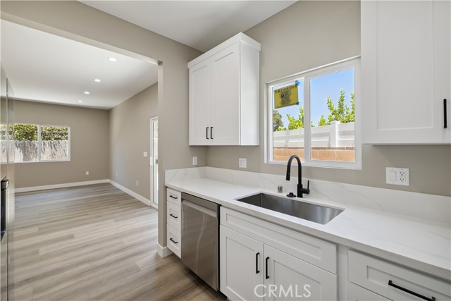 Detail Gallery Image 5 of 23 For 9754 Laramie Ave, Chatsworth,  CA 91311 - 3 Beds | 2 Baths