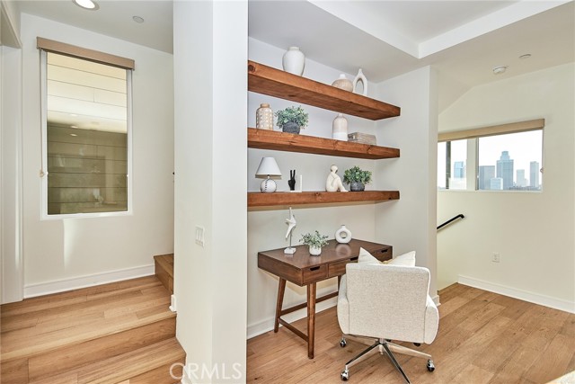 1050 N Joels Place, Los Angeles CA: https://media.crmls.org/medias/ddc872bf-f176-46aa-9840-0be9902372f3.jpg