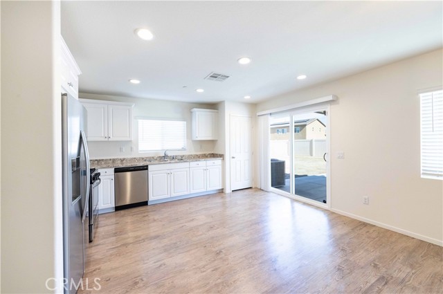 Detail Gallery Image 5 of 17 For 29462 Marblewood Ct, Winchester,  CA 92596 - 3 Beds | 2/1 Baths