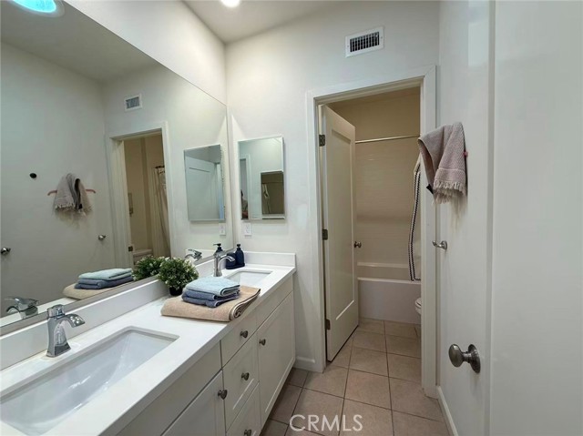 Detail Gallery Image 10 of 16 For 200 Augustine, Irvine,  CA 92618 - 4 Beds | 3/1 Baths