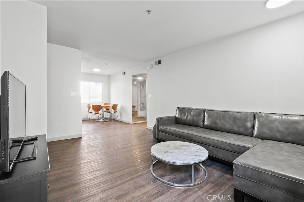 MLS #WS25270734 image #1