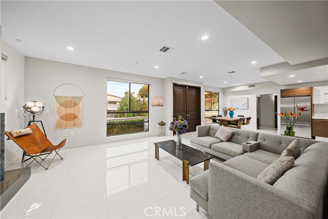 Detail Gallery Image 15 of 45 For 4485 Hazeltine Ave #1,  Sherman Oaks,  CA 91423 - 2 Beds | 2/1 Baths