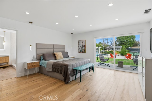 Detail Gallery Image 21 of 53 For 22637 Erwin St, Woodland Hills,  CA 91367 - 6 Beds | 5/1 Baths