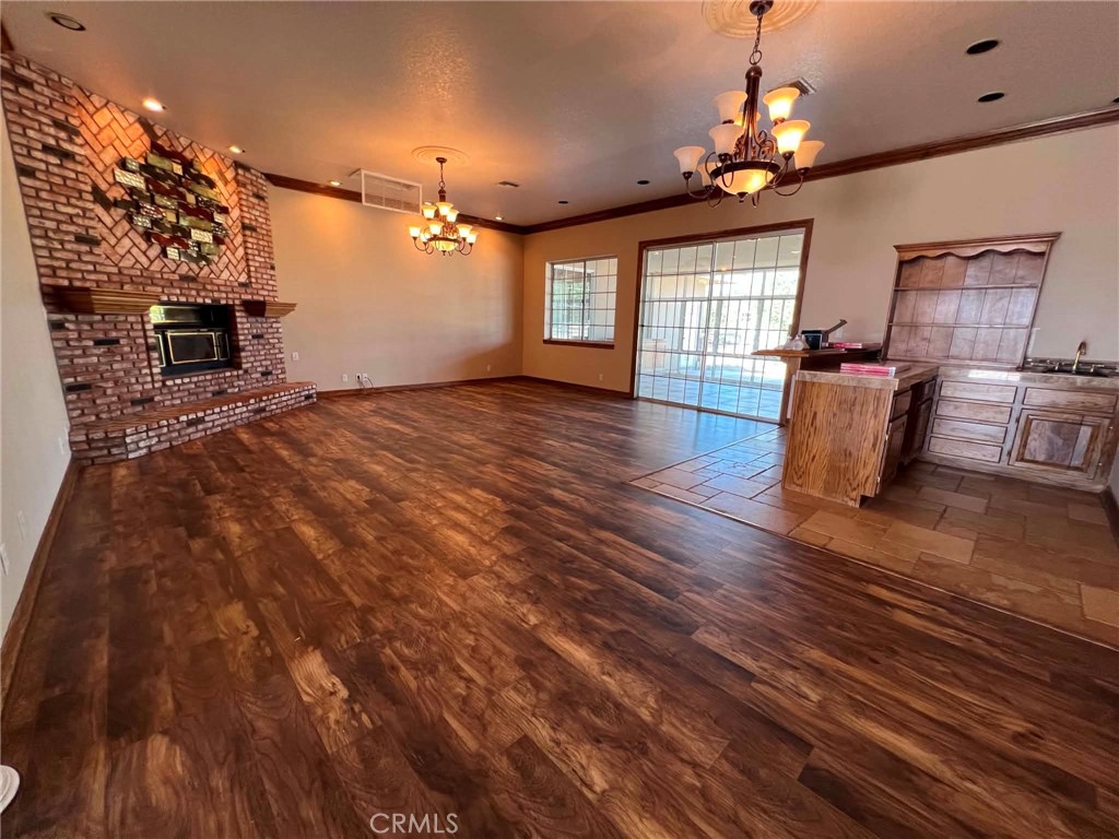 https://media.crmls.org/medias/ddcc4082-6c3a-475c-9619-182a98a52fa1.jpg?preset=X-Large