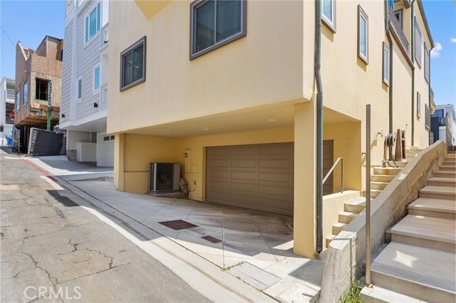 133 33rd Street, Hermosa Beach, California 90254, 4 Bedrooms Bedrooms, ,4 BathroomsBathrooms,Single Family Residence,For Sale,33rd,SB24113188