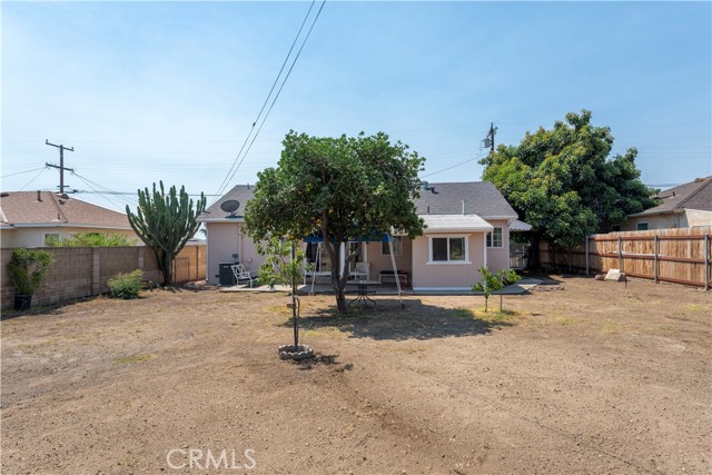 17392 Paine Street, Fontana CA: https://media.crmls.org/medias/ddcd23b7-6e39-4e7b-a2fa-d568cc9125d8.jpg