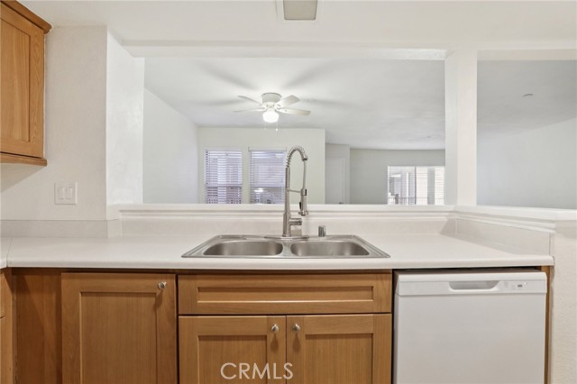 Detail Gallery Image 9 of 32 For 300 E Chestnut #H-202,  Santa Ana,  CA 92701 - 2 Beds | 2 Baths