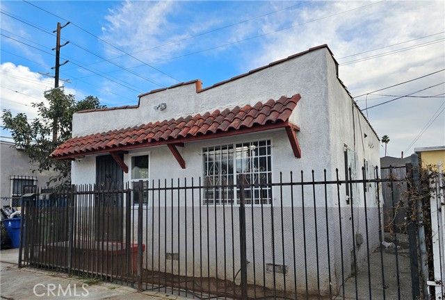 Detail Gallery Image 1 of 11 For 318 W 63rd Pl, Los Angeles,  CA 90003 - 2 Beds | 1 Baths