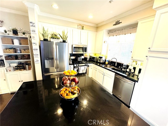 9173 Burnet Avenue, North Hills CA: https://media.crmls.org/medias/ddcddb76-6dd7-4995-9313-63d0b31d7857.jpg