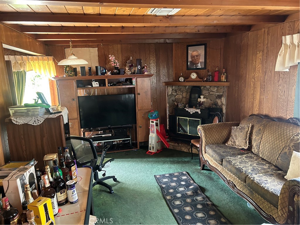 https://media.crmls.org/medias/ddce2f7d-4285-44ce-a6c8-0f6859b2ddca.jpg?preset=X-Large