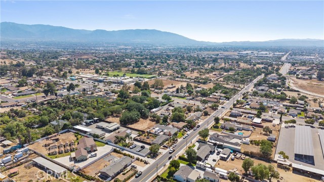 1049 2nd Street, Norco CA: https://media.crmls.org/medias/ddce3b71-fc78-4e20-a085-b78e11ebc238.jpg