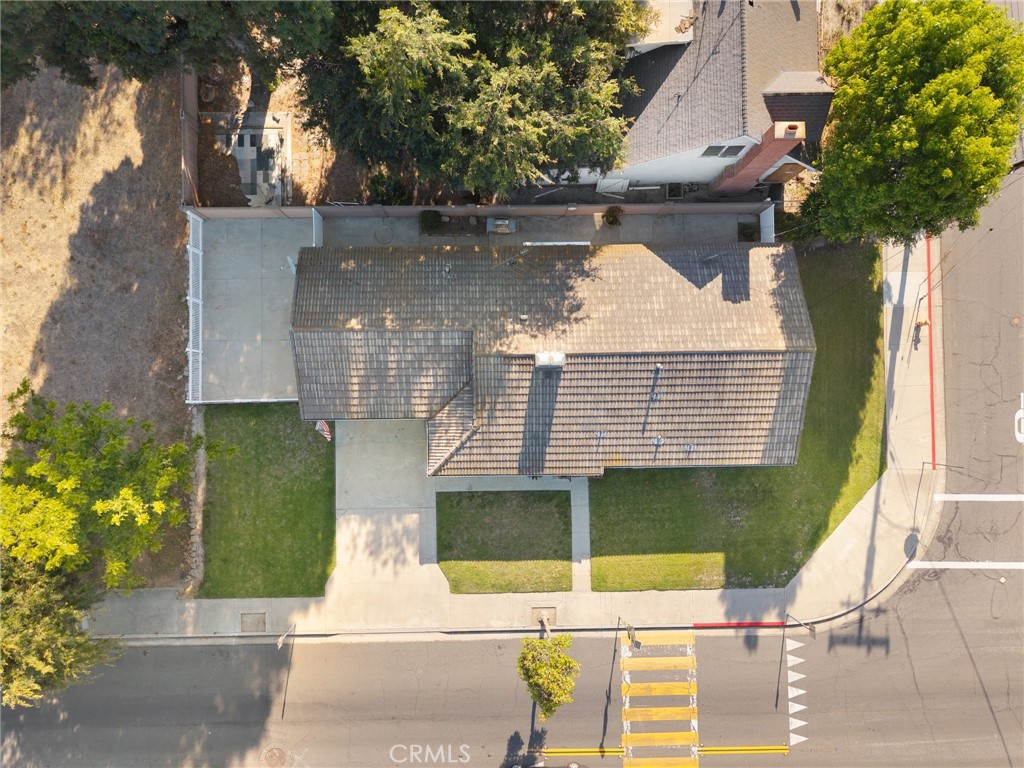 https://media.crmls.org/medias/ddce5784-7a40-402d-a4dd-e960a854f3dd.jpg?preset=X-Large
