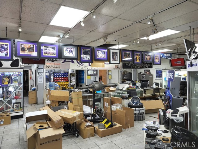 5747 Whittier, Los Angeles CA: https://media.crmls.org/medias/ddce74ec-ea1c-4944-8cfb-73a7fe509064.jpg