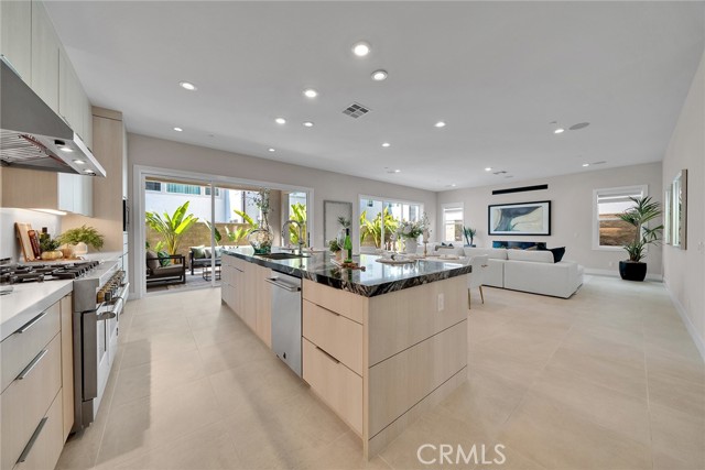 Detail Gallery Image 10 of 53 For 121 Mulberry, Lake Forest,  CA 92630 - 5 Beds | 5 Baths