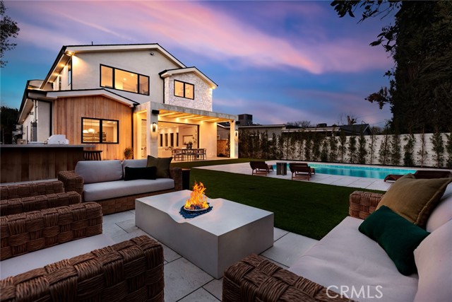 22640 Clarendon Street, Woodland Hills CA: https://media.crmls.org/medias/ddceefb3-2add-453a-a9ae-a31b5b0e248f.jpg
