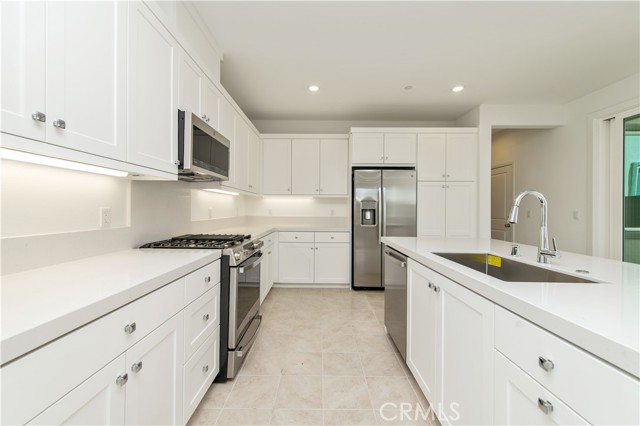 Detail Gallery Image 4 of 37 For 466 Lobata, Irvine,  CA 92618 - 4 Beds | 3/1 Baths