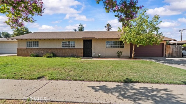 878 E Holly Street, Rialto CA: https://media.crmls.org/medias/ddcf409c-2da9-42b4-b291-3fd253cd7902.jpg