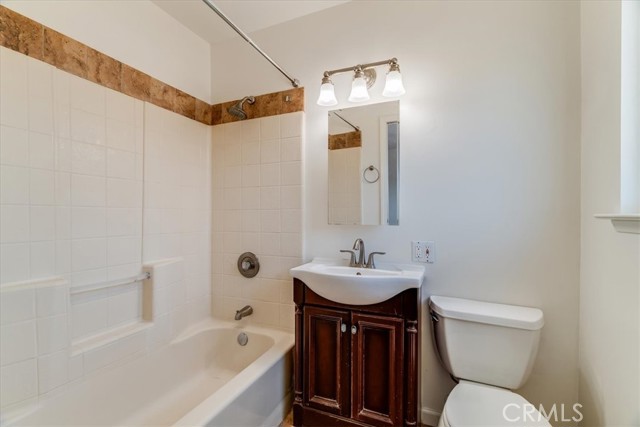 1226 Briarwood Drive, San Luis Obispo CA: https://media.crmls.org/medias/ddcfd7b0-42f4-485e-89c5-d9d7b6125bb6.jpg