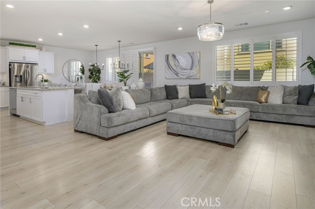 Detail Gallery Image 2 of 43 For 2242 Yuzu St, Corona,  CA 92883 - 4 Beds | 3 Baths