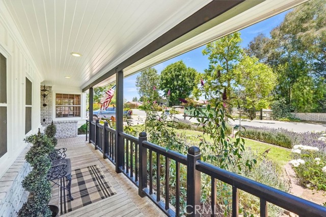 922 Carefree Drive, Simi Valley CA: https://media.crmls.org/medias/ddd14c16-7c6f-4318-8f05-c429bd9e1cee.jpg