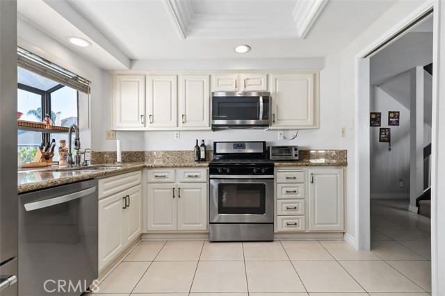 Detail Gallery Image 10 of 28 For 7 Clear Creek Ln, Laguna Hills,  CA 92653 - 4 Beds | 2/1 Baths