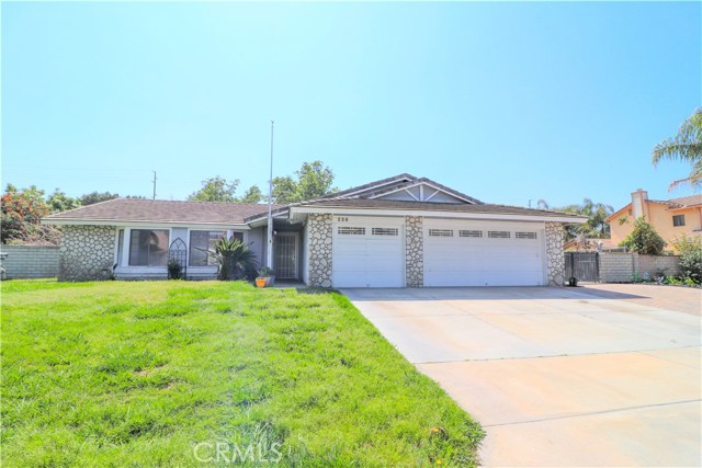 234 Goldfinch Ln, Riverside, CA 92507