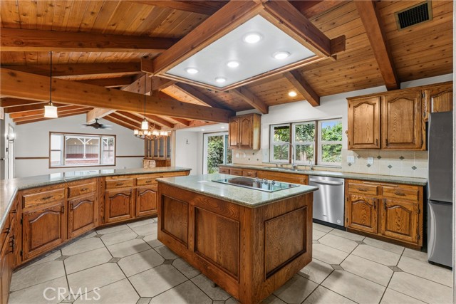 Detail Gallery Image 19 of 75 For 3185 Sonrisa, Corona,  CA 92881 - 7 Beds | 6/1 Baths