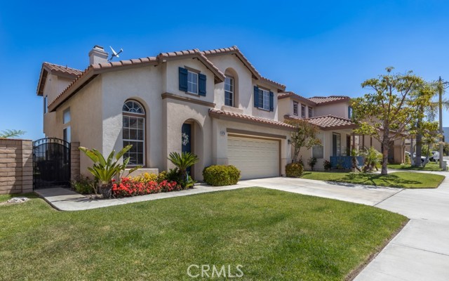 Detail Gallery Image 1 of 28 For 8775 E Wiley Way, Anaheim Hills,  CA 92808 - 4 Beds | 2/1 Baths