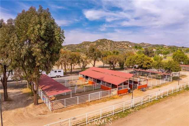 30505 Sloan Canyon Road, Castaic CA: https://media.crmls.org/medias/ddd33ebd-97f3-4292-bae9-2ec3f5cc941d.jpg
