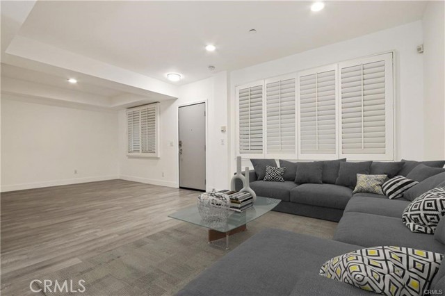 Detail Gallery Image 26 of 33 For 11824 Darlington Ave #102,  Los Angeles,  CA 90049 - 3 Beds | 2/1 Baths
