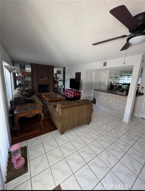 6801 Rycroft Drive, Riverside CA: https://media.crmls.org/medias/ddd48052-17fe-49f8-afe5-4454939a6279.jpg