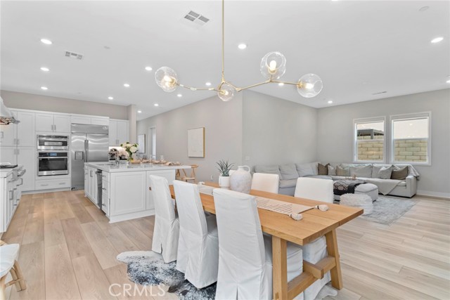 Detail Gallery Image 17 of 74 For 27018 California Ct, Valencia,  CA 91381 - 4 Beds | 4/1 Baths