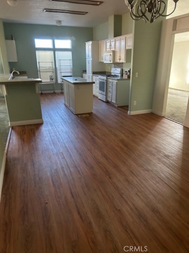 19179 Westlawn, Hesperia CA: https://media.crmls.org/medias/ddd51c96-4789-49a9-b0b5-65edf0dd5cfb.jpg